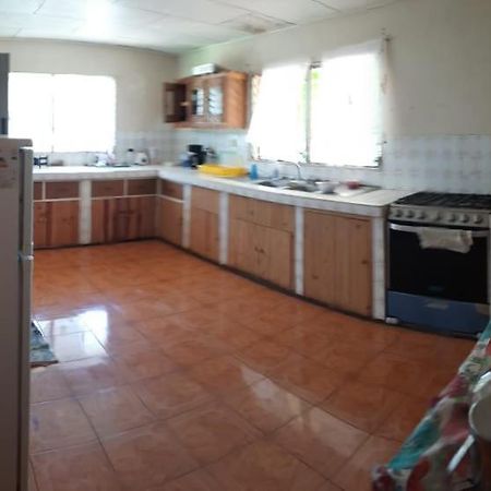 Hospedaje Tropical Dreams South End Екстер'єр фото